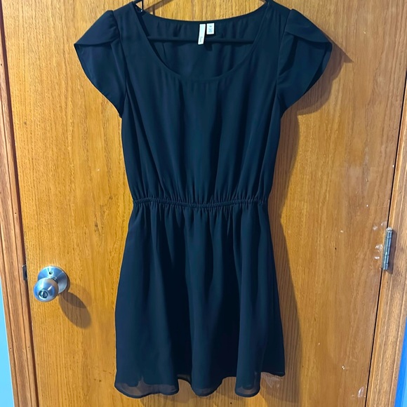 Black women’s xsmall elastic waist dress. Pockets on sides. Lined top & bottom. - Picture 1 of 6